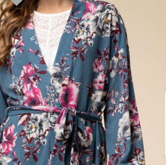 🎉Host Pick 🎉 Floral Print Cardigan - Picture 2 of 5